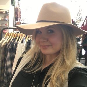 Meet your Posher, Stephanie